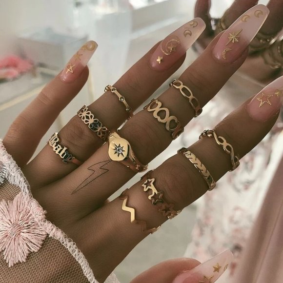 Boutique Jewelry - Boho Signet 9 Rings Set